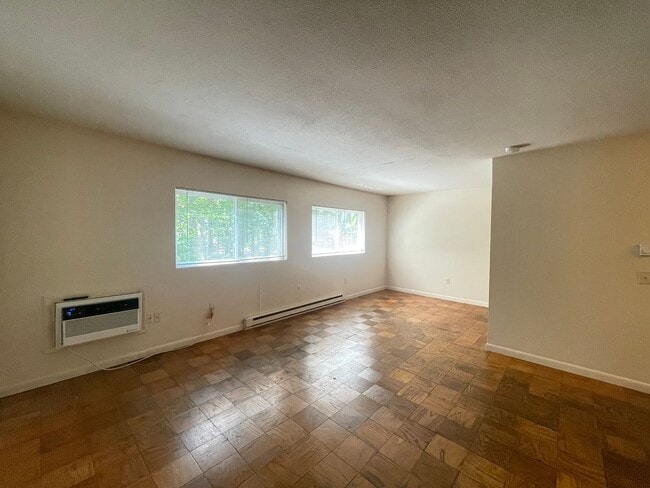 Building Photo - 128 Loudon Rd