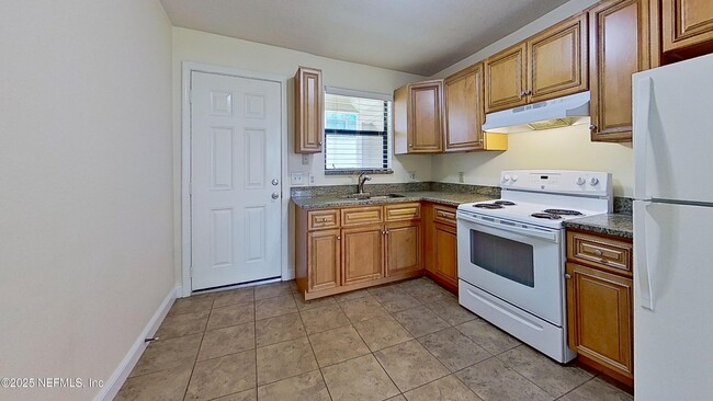 Foto del edificio - 5148 Floral Bluff Rd