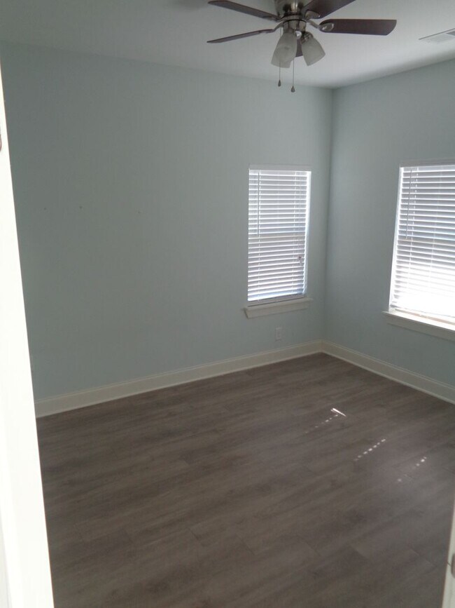 Foto del edificio - 4021 Blackstone Dr