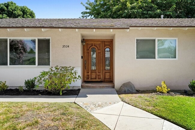 Building Photo - 3534 Hearst Dr