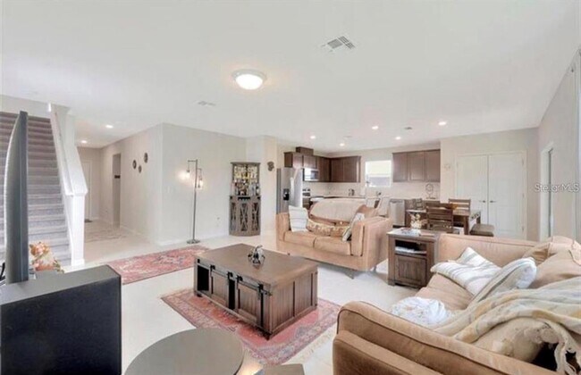 Foto del edificio - 9079 Royal River Cir