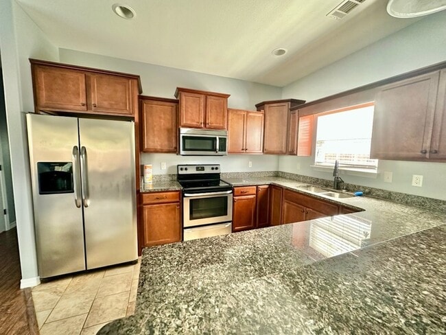 Foto del edificio - 240 Water Oaks Loop