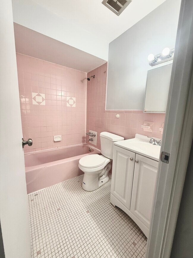 Foto del edificio - 2969 Four Towers Dr