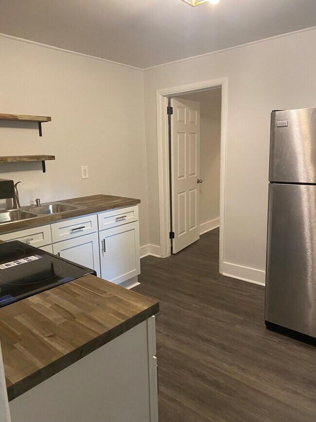 Foto del edificio - 3128 Ridge Ave
