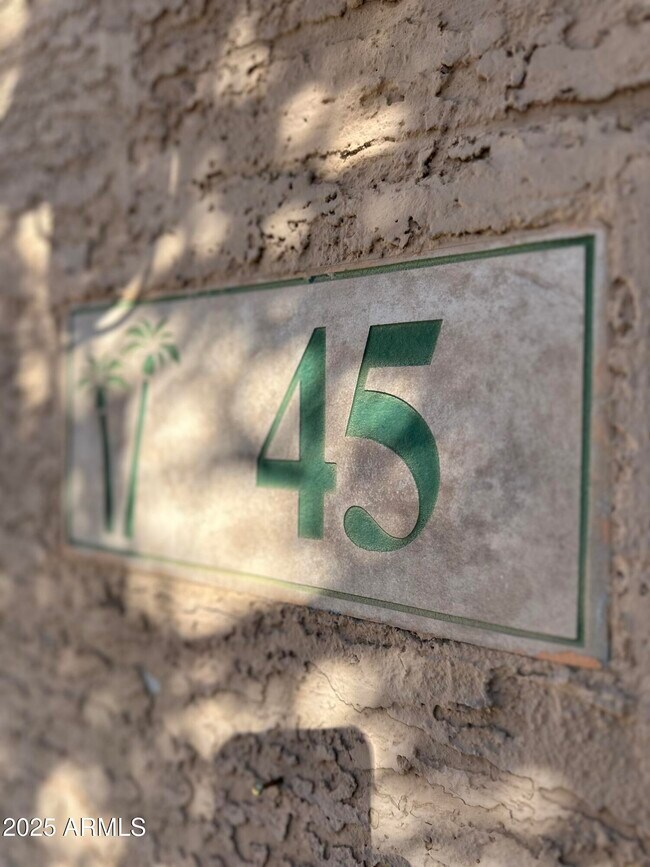 Building Photo - 1015 S Val Vista Dr