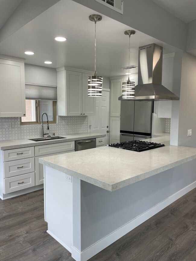 Foto del edificio - 5139 Loma Verde