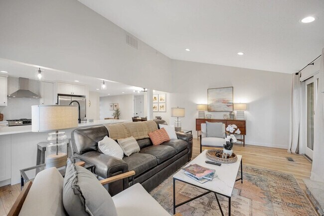 Foto del edificio - 2890 N Mountain Rd