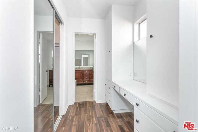 Foto del edificio - 3 br, 2 bath House - 212 N Palm Dr