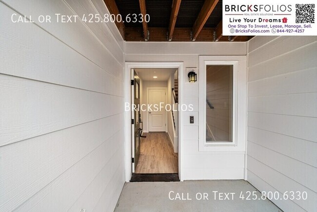 Building Photo - Welcome Home to Twin Oaks 1