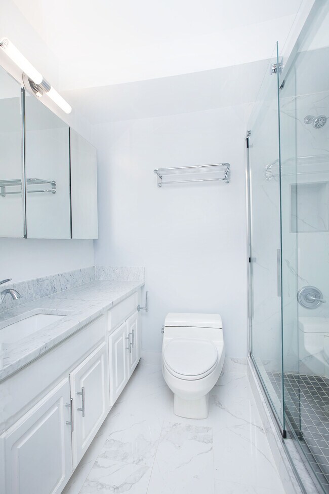 Foto del edificio - 330 E 38th St