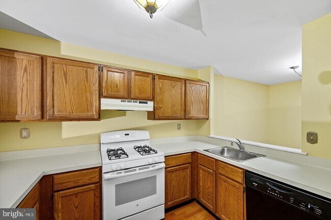 Building Photo - 281 Stone Ridge Dr