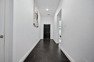 Building Photo - 16318 Brookside Willow Ln