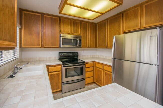 Foto del edificio - Spacious Dual-Master Condo!