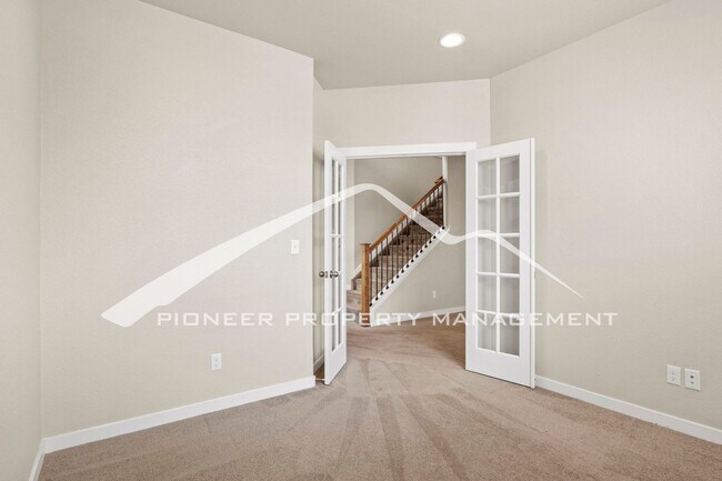 Foto del edificio - Beautiful 4-Bedroom Home with Mountain Vie...