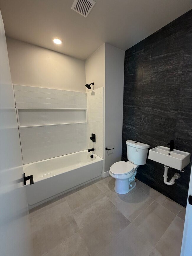 Foto del edificio - 3365 A St