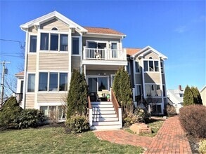 Building Photo - 141 Groves Ave