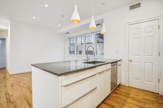 Foto del edificio - 1340 Q St NW