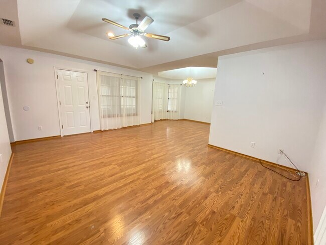 Foto del edificio - 1318 Maple St