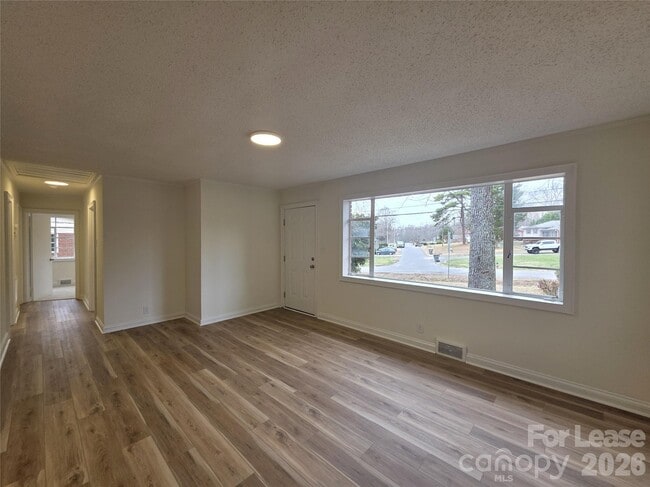 Foto del edificio - 1407 Sherwood Dr