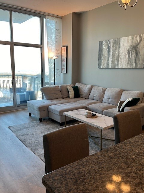 Foto del edificio - 1600 S Indiana Ave