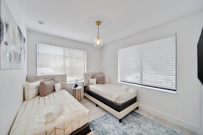 Foto del edificio - 2166 SW 14th Terrace