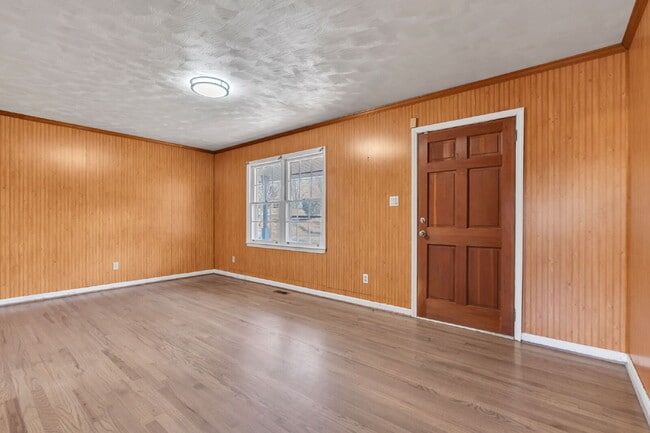 Building Photo - 107 Rosewood Cir