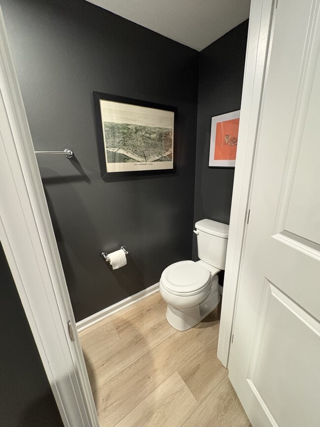 entry ground floor bathroom - 13 Wentworth Ln