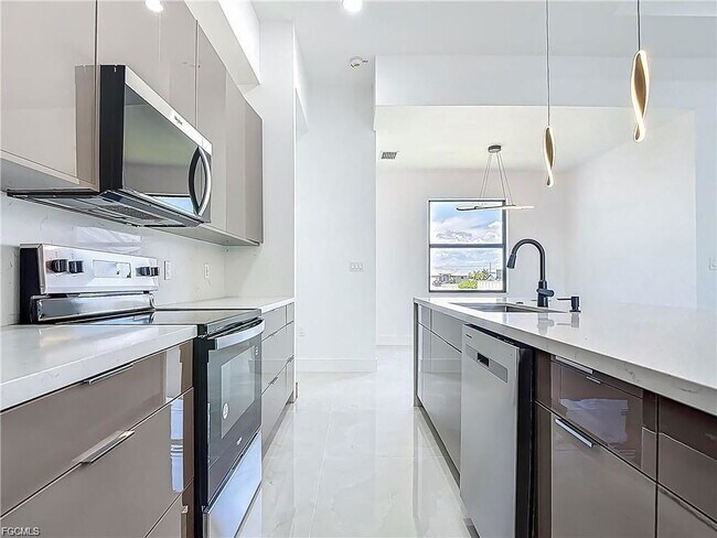 Foto del edificio - 323 NE 19th Terrace