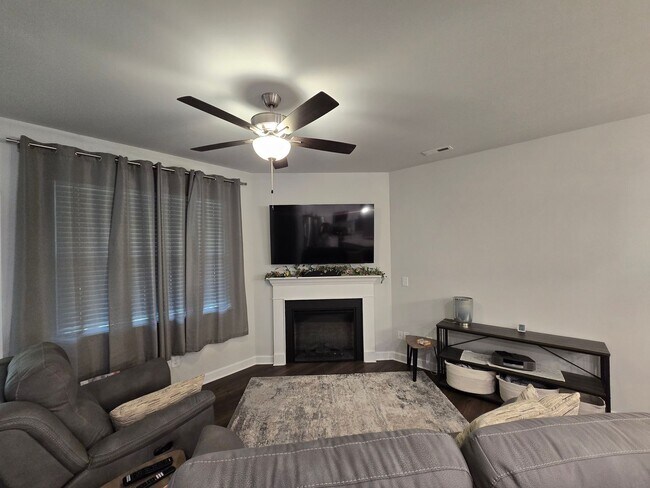 Foto del edificio - 74 Hawk Ridge Dr
