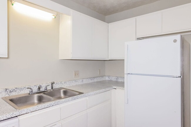 Building Photo - 3495 Creekview Pl