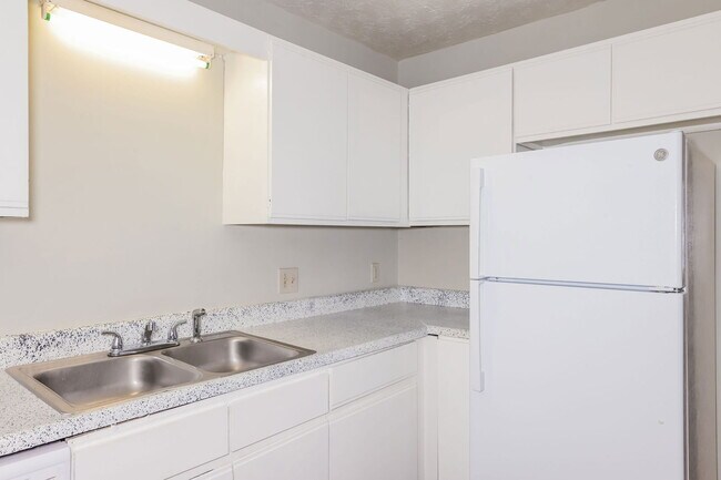 Foto del edificio - 3495 Creekview Pl