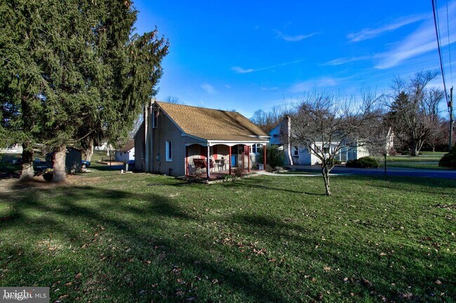 Building Photo - 3 br, 1 bath House - 1905 Barton Dr