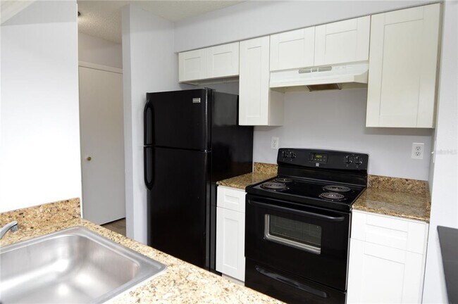 Building Photo - 8722 Mallard Reserve Dr