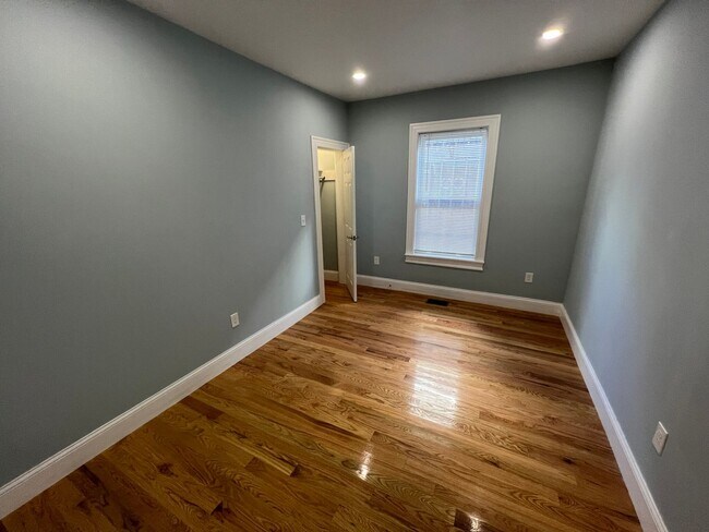 Foto del edificio - Cenntral Location, In-Unit Washer and Drye...