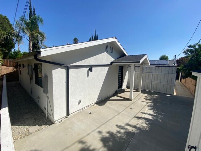 Foto del edificio - 18635 Community St