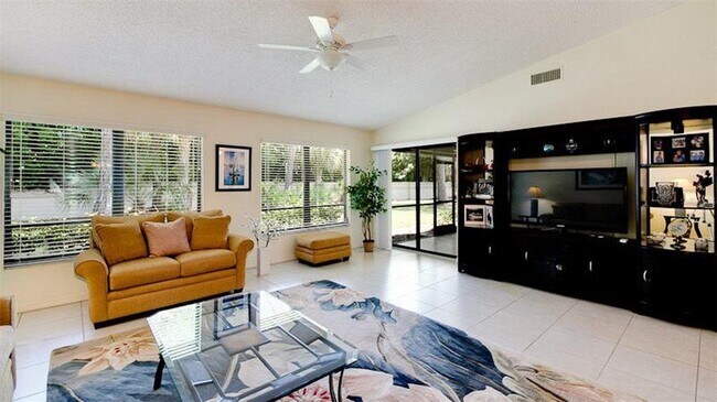 Foto del edificio - 7893 Timberwood Cir