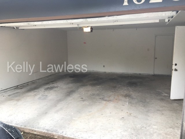 Building Photo - 2/2.5/2 - Irving - Beverly Oaks Townhomes