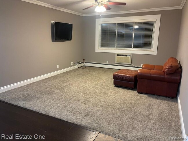 Building Photo - 803 Plate St