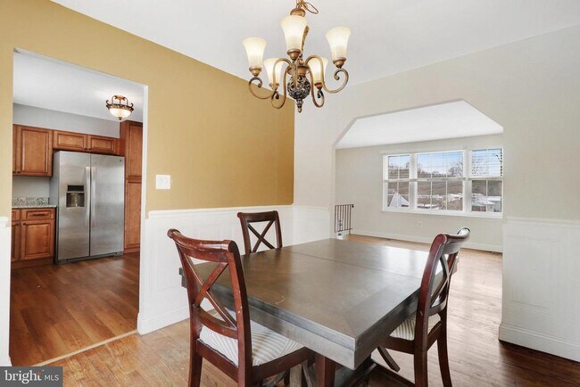 Building Photo - 8136 Comet Dr