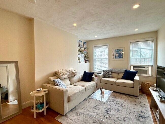 Foto del edificio - 631 Tremont St