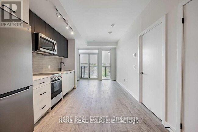 Photo du bâtiment - 2300 St Clair Ave W