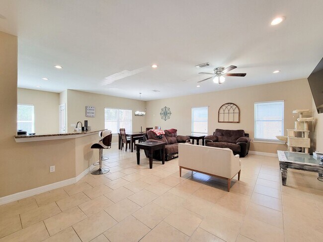 Foto del edificio - Here's the home you have been looking for!...