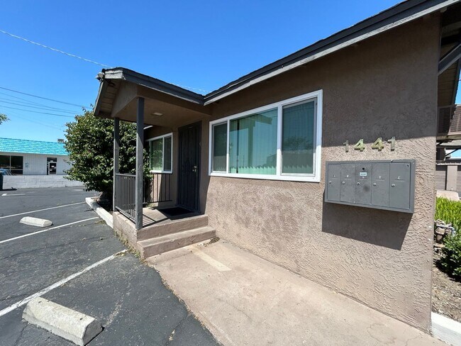Foto del edificio - 1441 Coldwell Ave