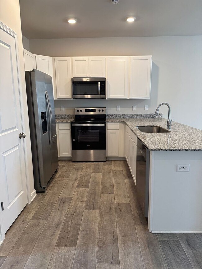 Building Photo - 427 Tevis St