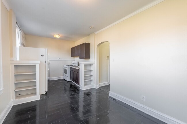 Building Photo - 1206 S 57th Ave