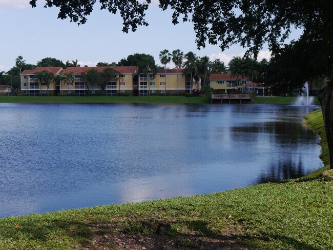 Foto del edificio - 6558 NW 172nd Ln