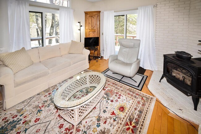 Foto del edificio - 803 Covered Bridge Ln