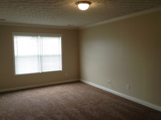 Building Photo - 11 Sparrow Ln
