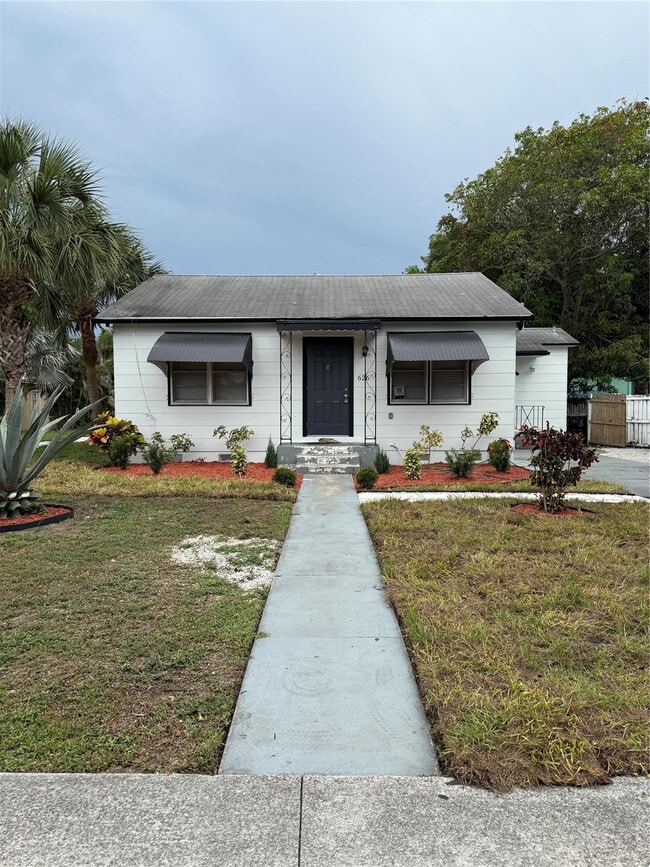 Building Photo - 626 37th St