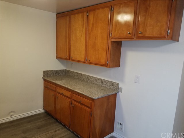 Foto del edificio - 336 W Hillcrest Blvd